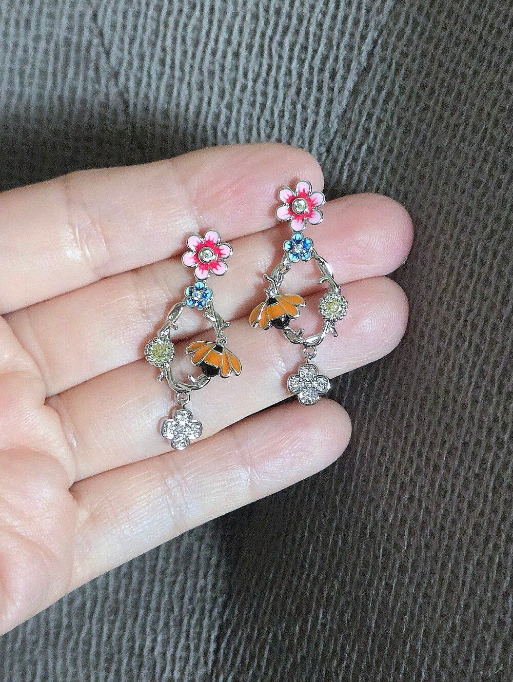 Cote d'Argent Whimsical🧚♀️ Bee🐝 and Flowers🌸 Earrings - NWT - Picture 2 of 16